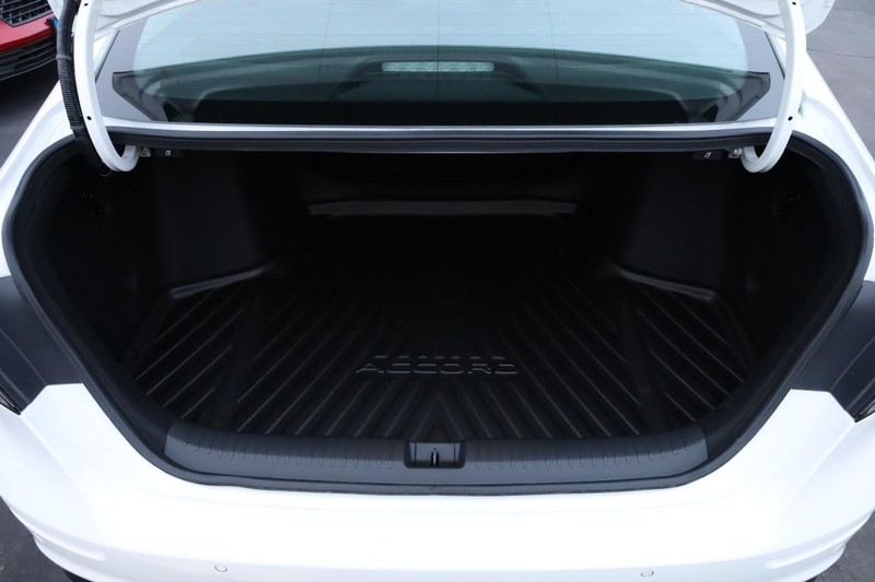 Honda Accord Hybrid Vehicle Full-screen Gallery Image 7