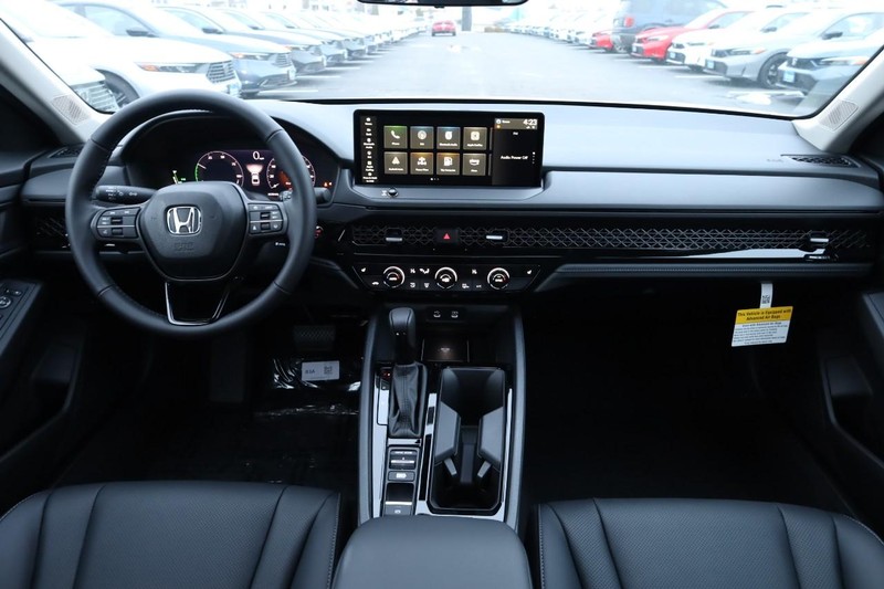 Honda Accord Hybrid Vehicle Full-screen Gallery Image 23