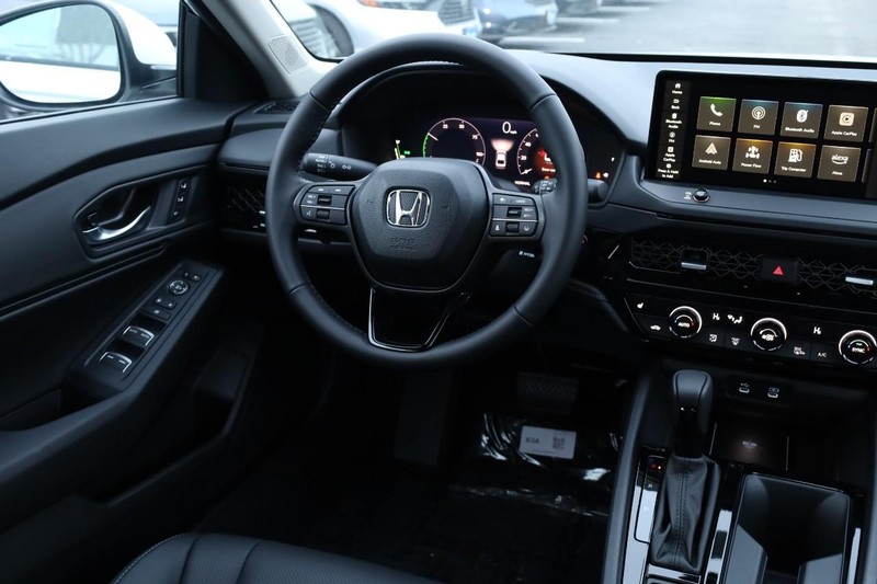 Honda Accord Hybrid Vehicle Full-screen Gallery Image 24
