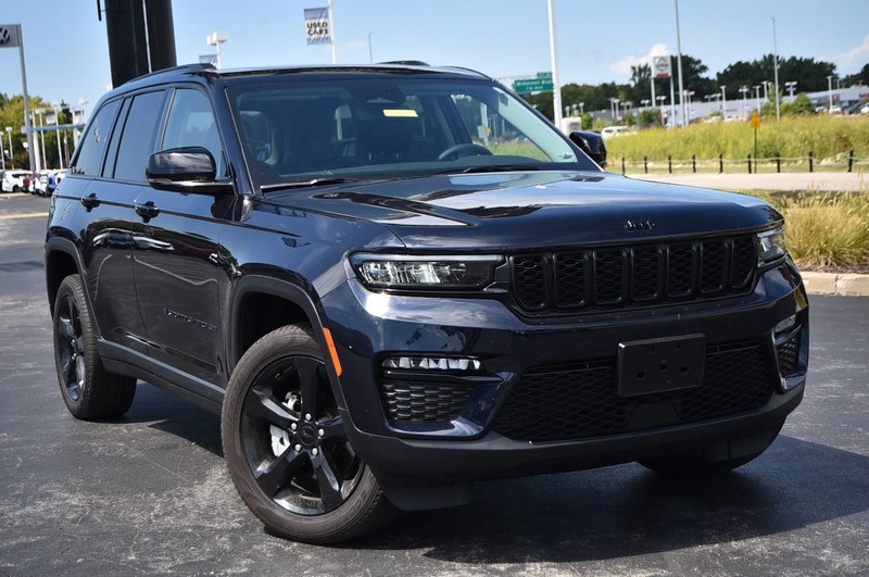Jeep Grand Cherokee Vehicle Image 02