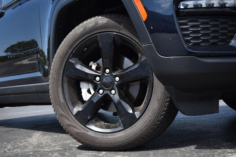 Jeep Grand Cherokee Vehicle Image 03