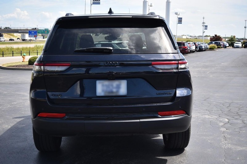 Jeep Grand Cherokee Vehicle Image 06