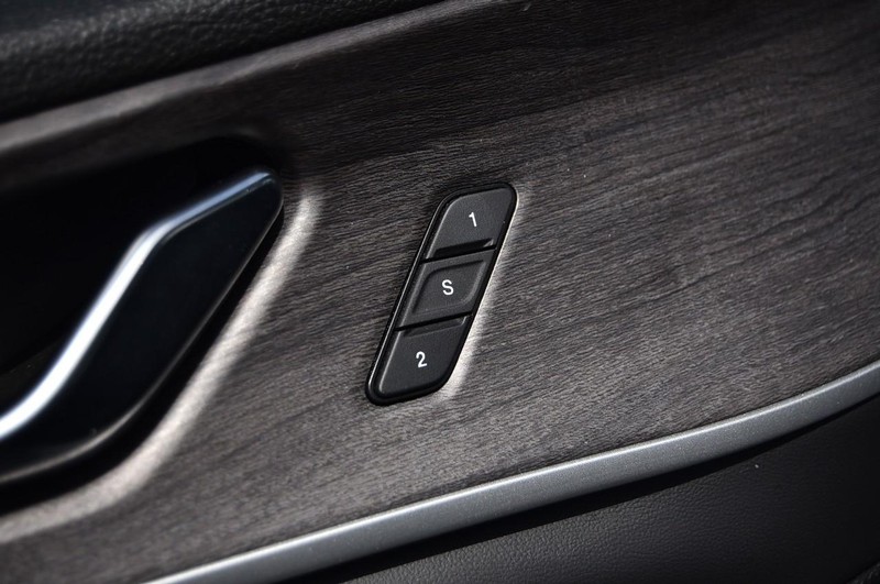 Jeep Grand Cherokee Vehicle Image 09