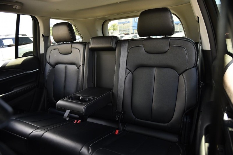 Jeep Grand Cherokee Vehicle Image 25