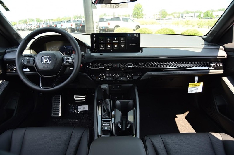 Honda Accord Hybrid Vehicle Image 07