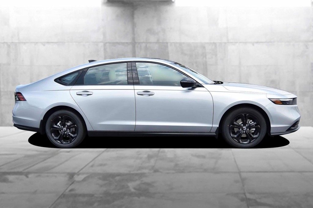 Honda Accord Sedan Vehicle Full-screen Gallery Image 5