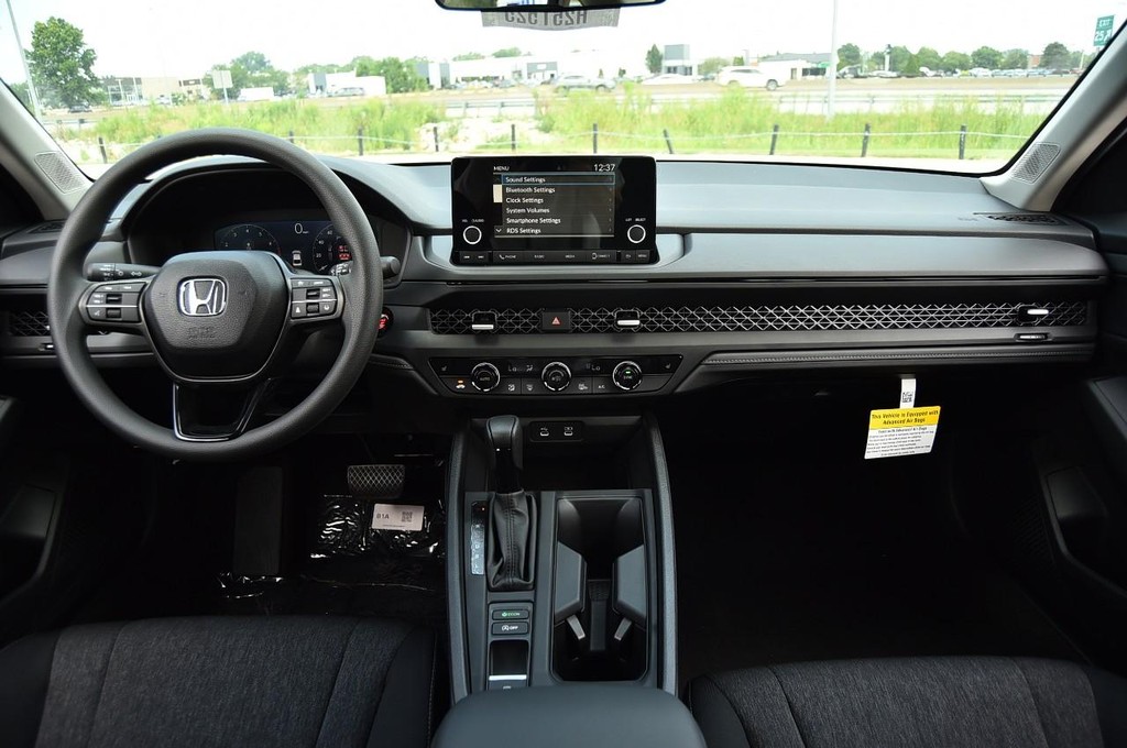 Honda Accord Sedan Vehicle Full-screen Gallery Image 7