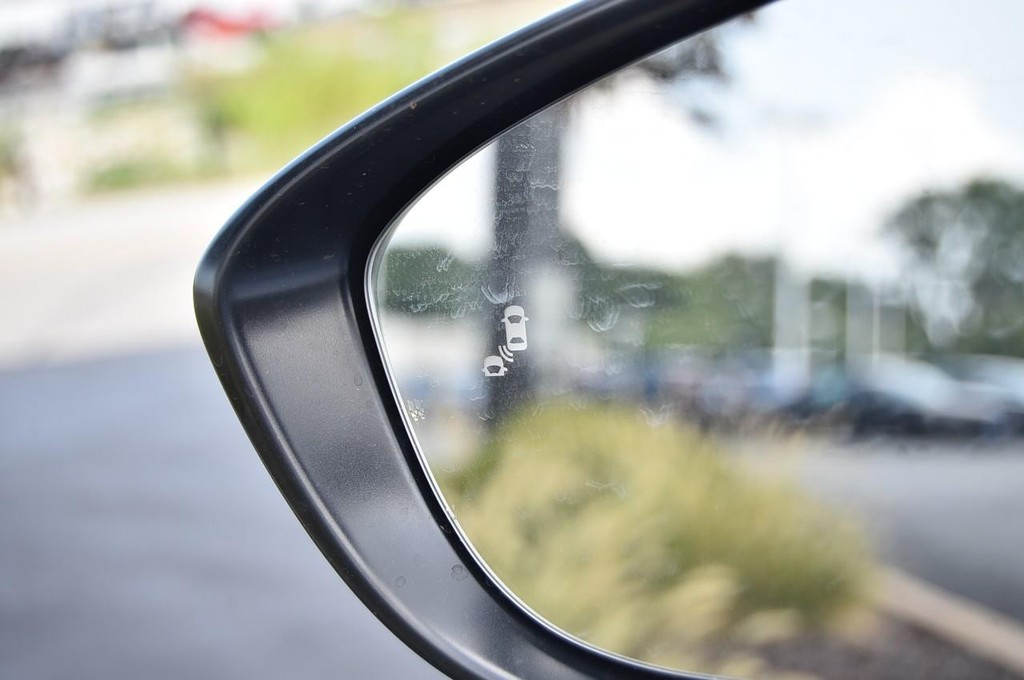 Honda Accord Sedan Vehicle Full-screen Gallery Image 9