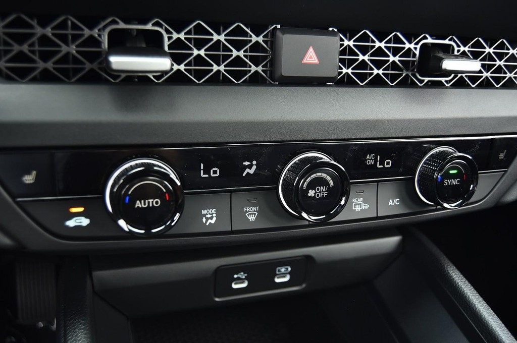 Honda Accord Sedan Vehicle Full-screen Gallery Image 13