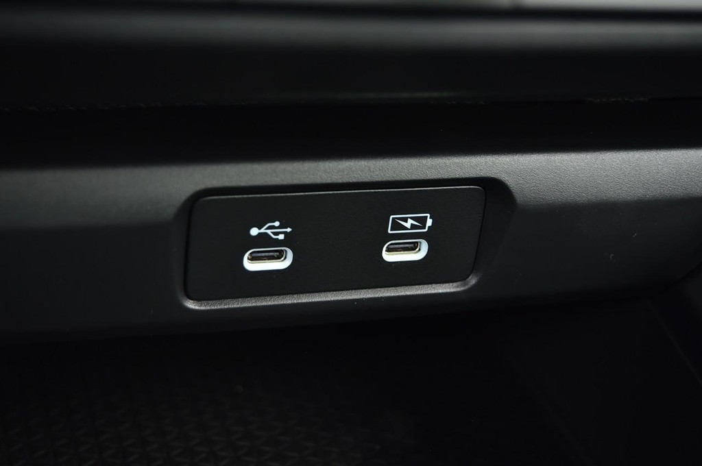 Honda Accord Sedan Vehicle Full-screen Gallery Image 14