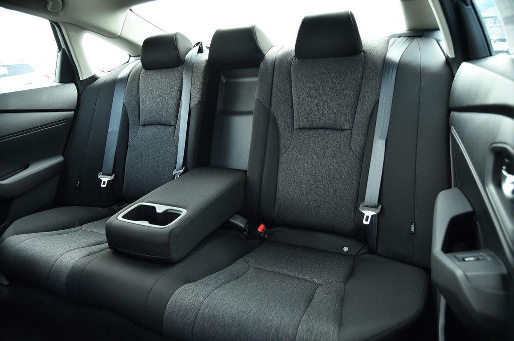 Honda Accord Sedan Vehicle Full-screen Gallery Image 21