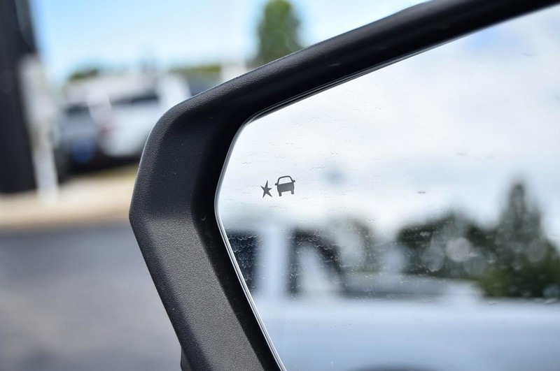 Chevrolet Equinox Vehicle Image 09