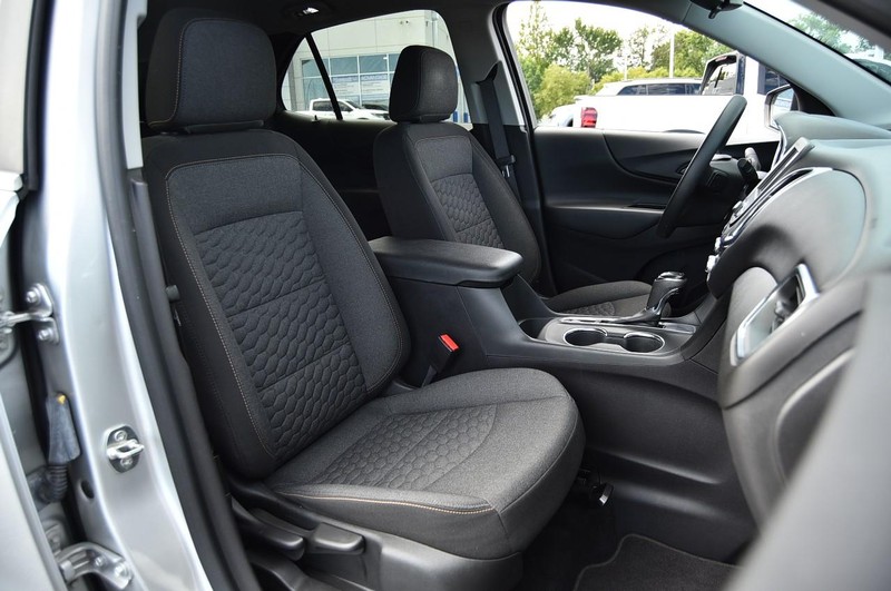 Chevrolet Equinox Vehicle Image 19