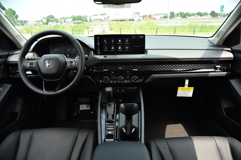 Honda Accord Hybrid Vehicle Image 07