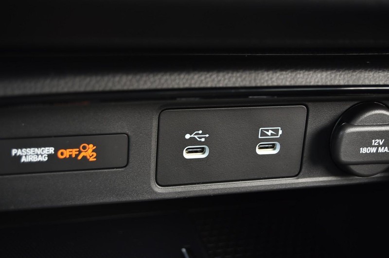 Honda CR-V Hybrid Vehicle Image 16