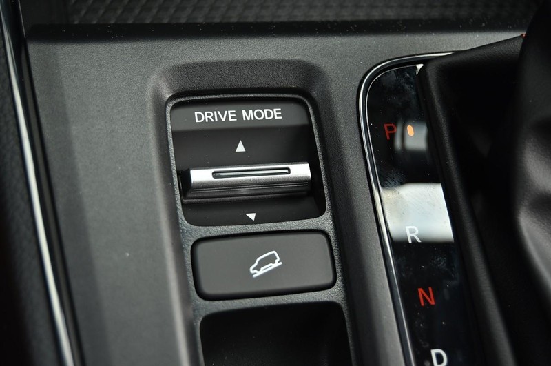 Honda CR-V Hybrid Vehicle Image 18