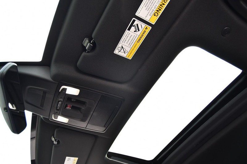 Honda CR-V Hybrid Vehicle Image 23