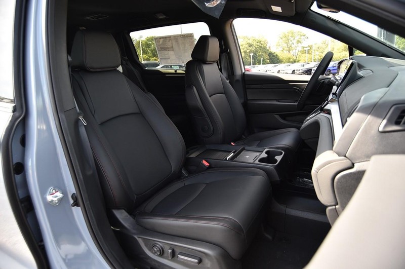 Honda Odyssey Vehicle Full-screen Gallery Image 24