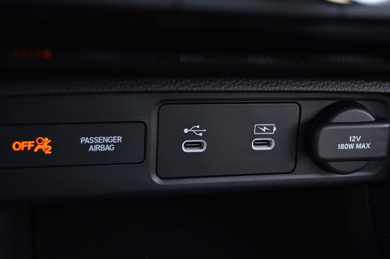 Honda Civic Sedan Hybrid Vehicle Image 16