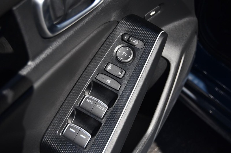 Honda Civic Sedan Hybrid Vehicle Image 08