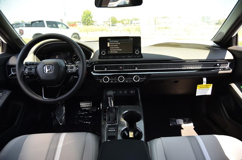 Honda Civic Hatchback Hybrid Vehicle Image 07