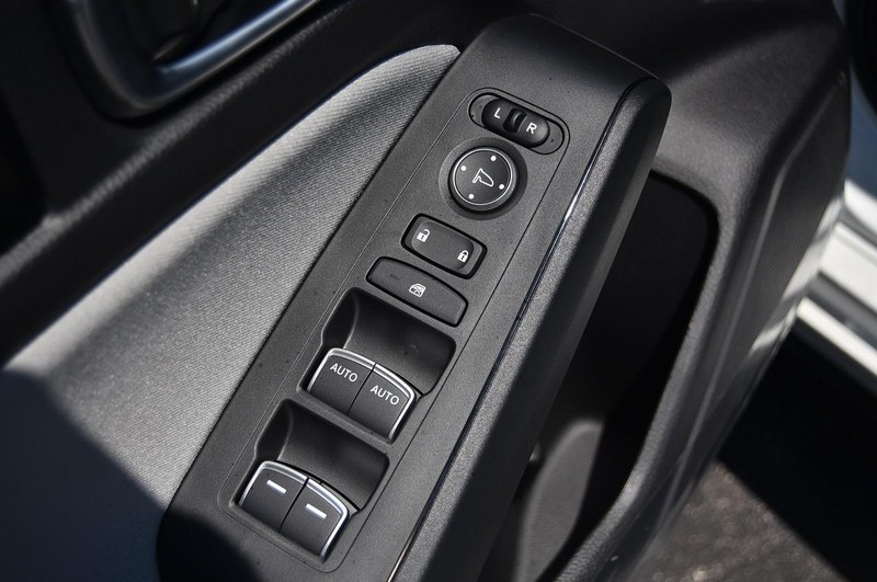 Honda Civic Hatchback Hybrid Vehicle Image 08
