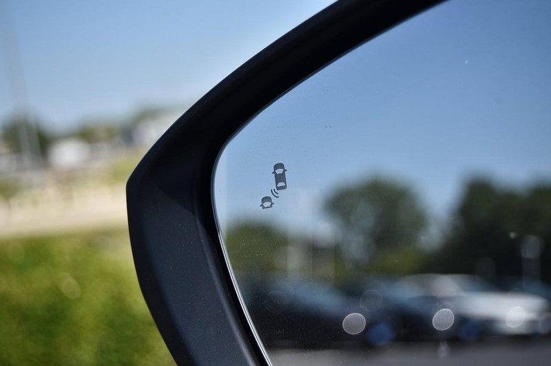 Honda Civic Hatchback Hybrid Vehicle Image 09
