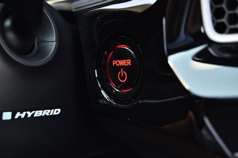 Honda Civic Hatchback Hybrid Vehicle Image 17