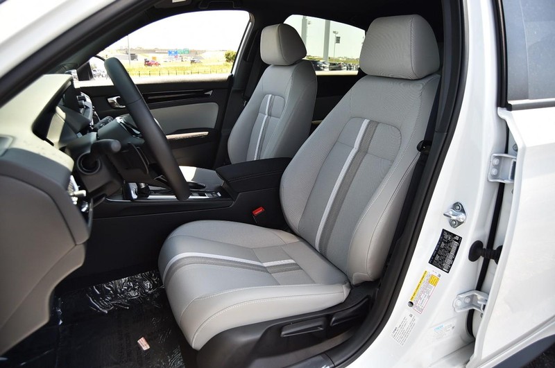 Honda Civic Hatchback Hybrid Vehicle Image 19
