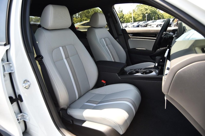 Honda Civic Hatchback Hybrid Vehicle Image 20