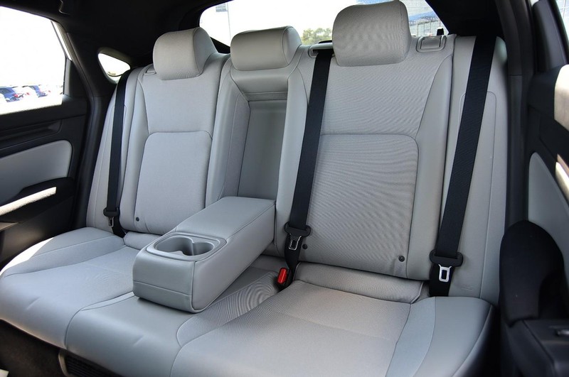 Honda Civic Hatchback Hybrid Vehicle Image 22