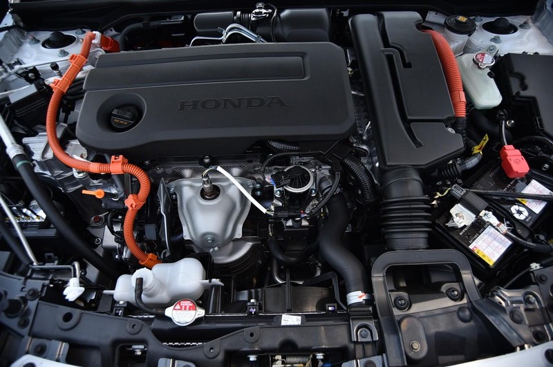 Honda Civic Hatchback Hybrid Vehicle Image 24