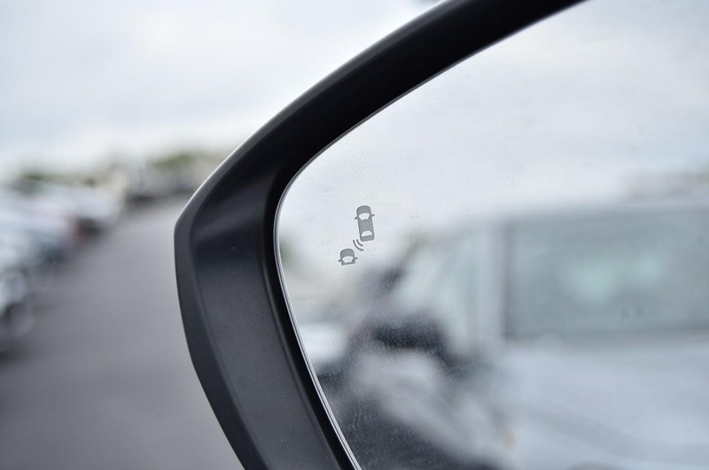 Honda Civic Hatchback Vehicle Image 09