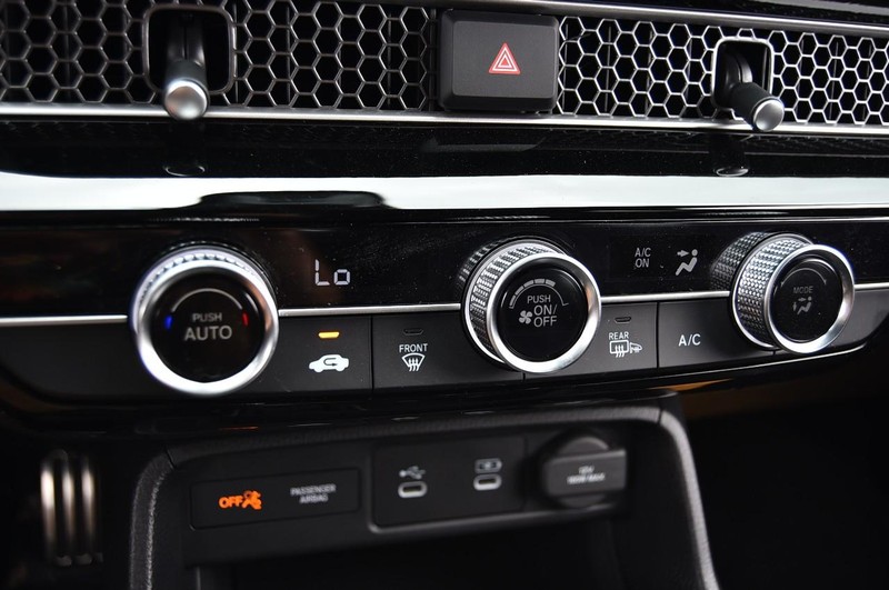 Honda Civic Hatchback Vehicle Image 16