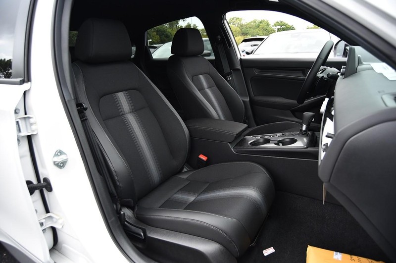 Honda Civic Hatchback Vehicle Image 22