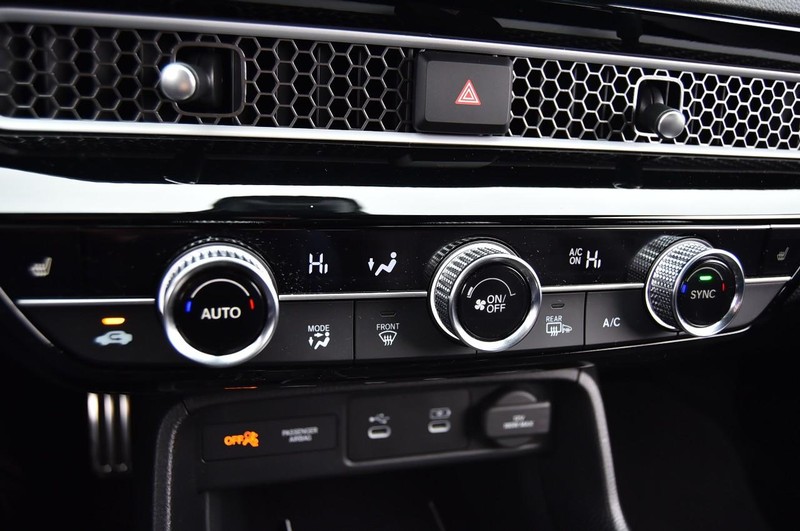 Honda Civic Sedan Hybrid Vehicle Image 16