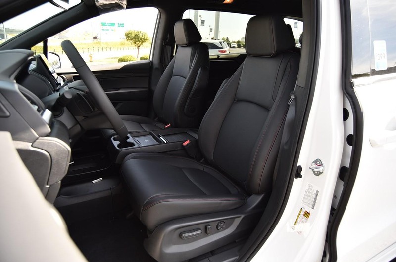 Honda Odyssey Vehicle Full-screen Gallery Image 23