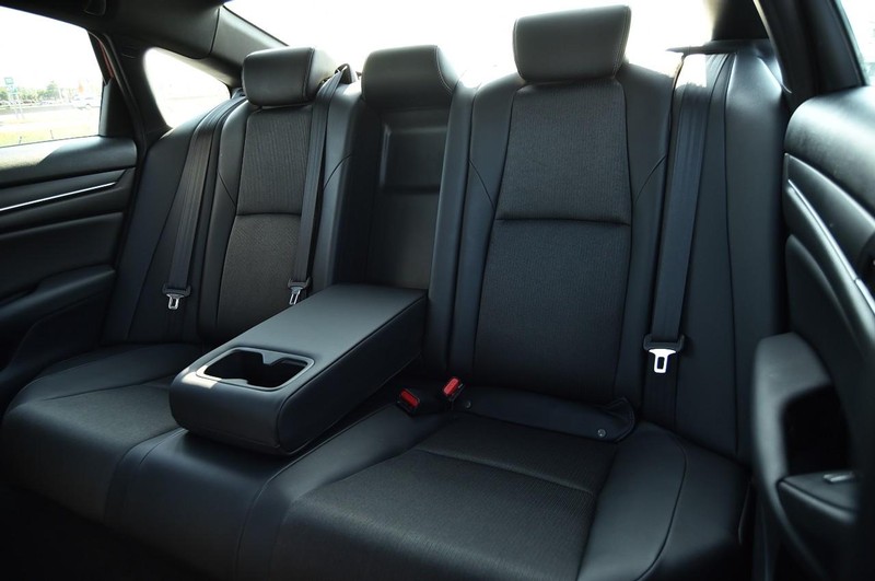 Honda Accord Sedan Vehicle Image 25