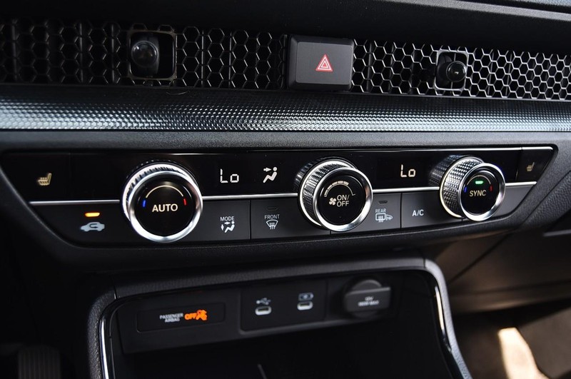 Honda CR-V Hybrid Vehicle Image 14