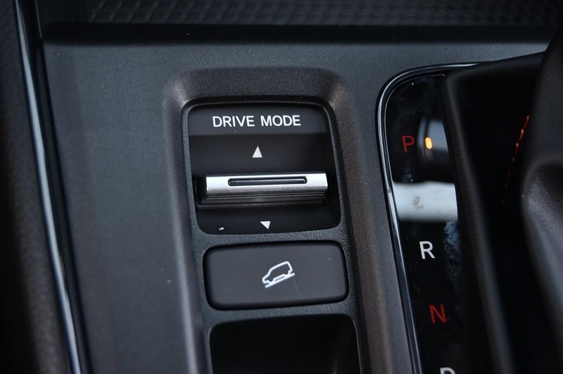 Honda CR-V Hybrid Vehicle Image 17