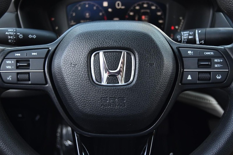 Honda Accord Sedan Vehicle Image 17