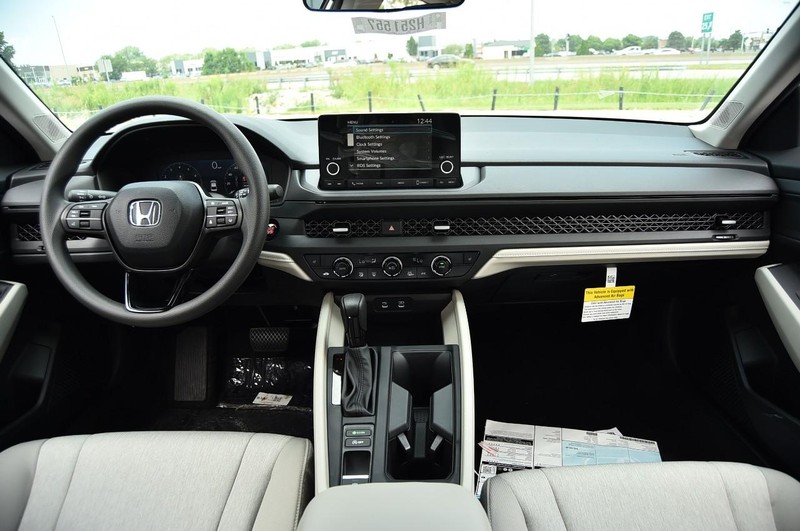 Honda Accord Sedan Vehicle Image 07