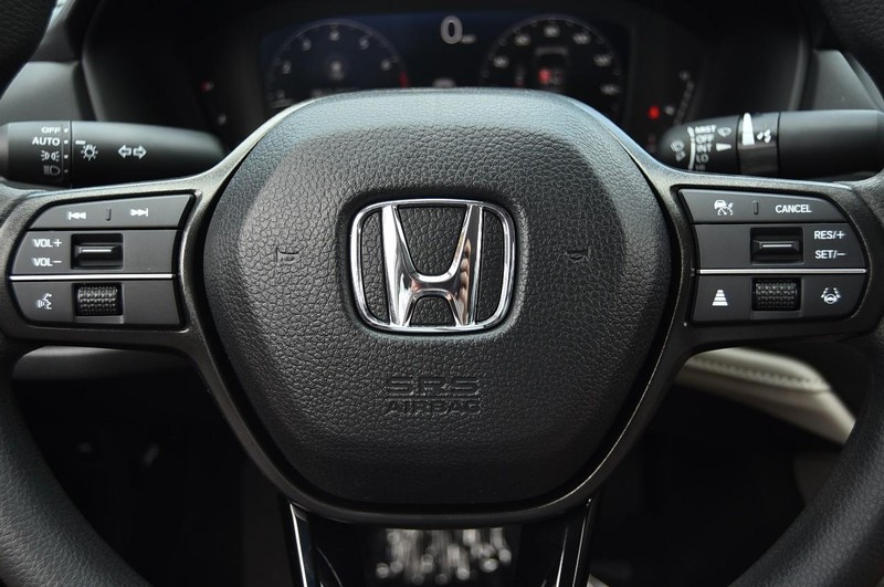 Honda Accord Sedan Vehicle Image 17