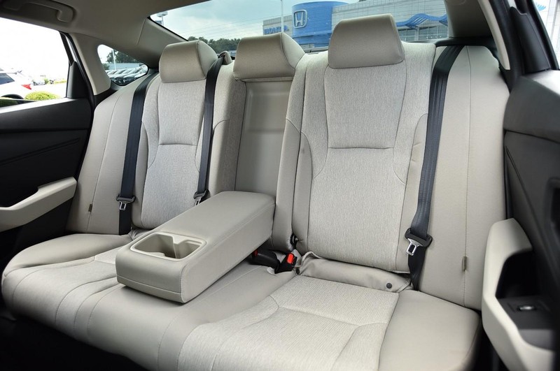 Honda Accord Sedan Vehicle Image 21