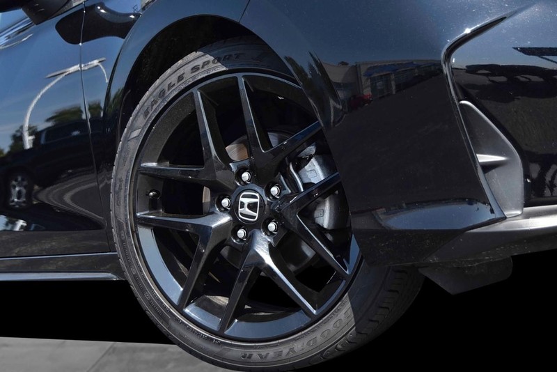 Honda Civic Hatchback Vehicle Image 03