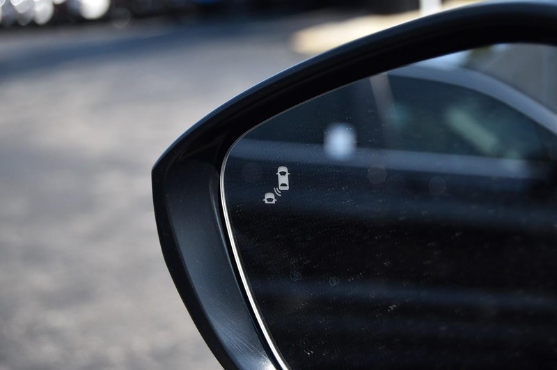 Honda Civic Hatchback Vehicle Image 09