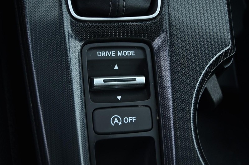 Honda Civic Hatchback Vehicle Image 16