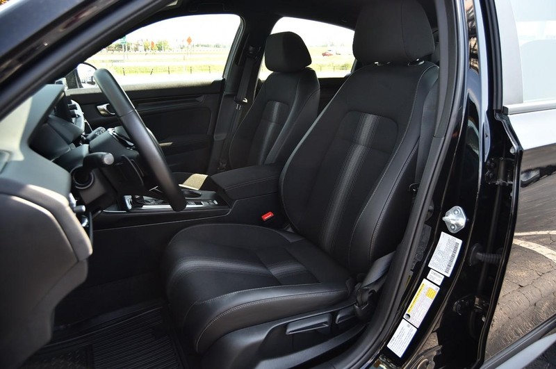 Honda Civic Hatchback Vehicle Image 19