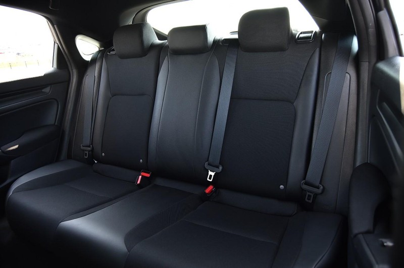 Honda Civic Hatchback Vehicle Image 21