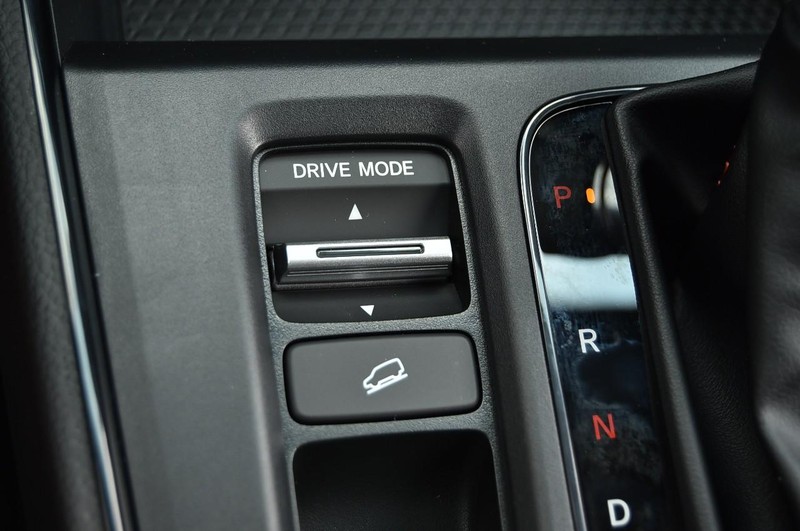 Honda CR-V Hybrid Vehicle Image 17